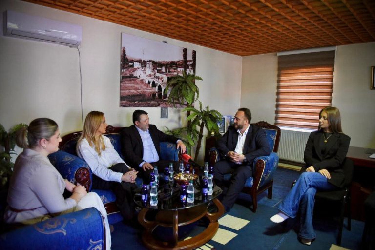 Hajdar Beqa nga BIK-u në Gjakovë: Kjo festë na kujton vlerën e sakrificës dhe afërsisë me njëri-tjetrin