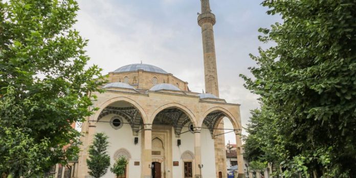 Kremtohet Kurban Bajrami, mesazhe për unitet dhe solidaritet