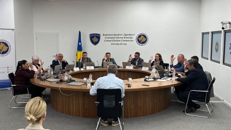 KQZ certifikon 902 kandidatë për deputetë të 21 subjekteve politike