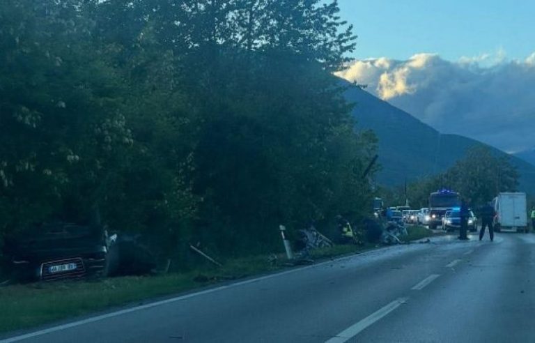 Aksident mes tri veturave në Deçan, 11 persona të lënduar