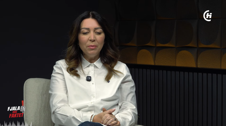 Si filloi karriera profesionale? Adelina Thaçi përshkruan rrugëtimin e saj muzikor përgjatë viteve