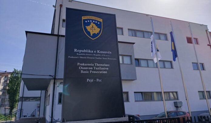 Aktakuzë ndaj 12 personave në Pejë për dallavere me patentë shoferë dhe ryshfet në auto-shkolla
