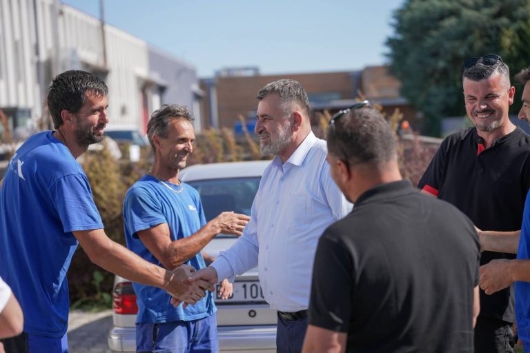 Kuçi bashkë me Hazrollin vizitojnë kompaninë BTC Costruzioni SRL në Itali: Duhet të bëjmë çmos që bizneset e tilla t’i sjellim në Kosovë