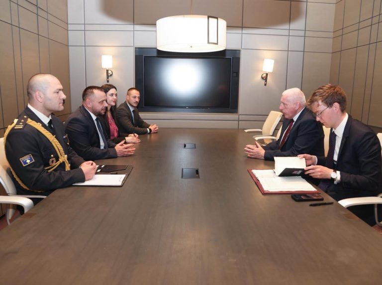 Maqedonci takon Lord Vernon Coaker në Turqi, diskutohet thellimi i bashkëpunimit në mbrojtje