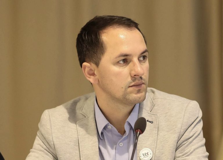 Besim Kodra uron Bajramin: Le të na afrojë më shumë me njëri-tjetrin, me solidaritet, mirësi dhe zemërgjerësi ndaj atyre që kanë nevojë