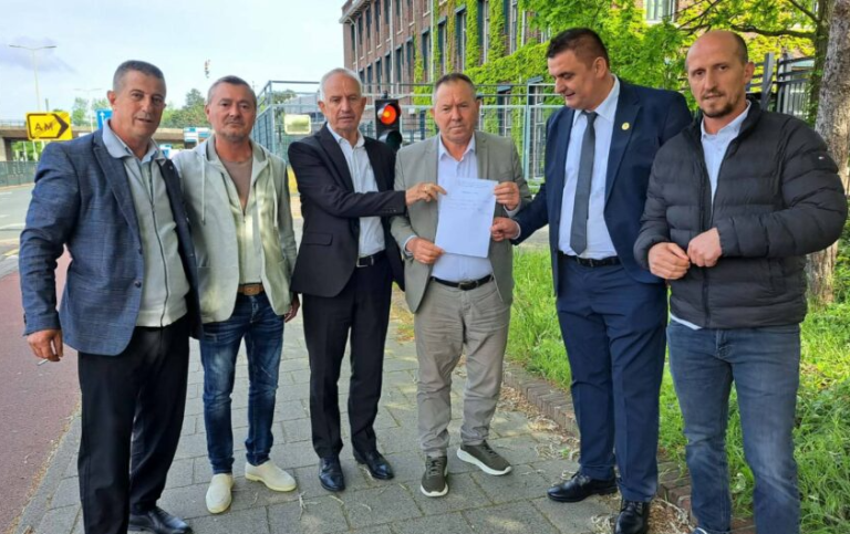 OVL e UÇK-së dorëzon në Speciale 200 mijë nënshkrime për çlirimtarët