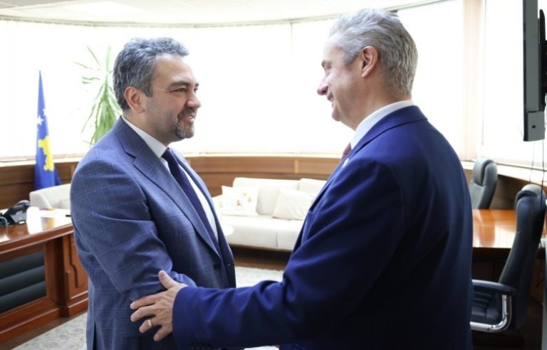 Hargreaves takon Radoniqin, i jep mbështetje për zgjedhjet e 7 qershorit