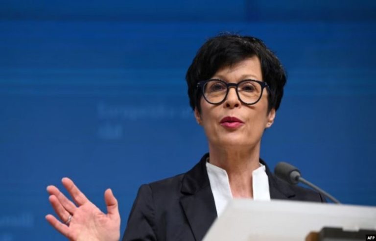 Marta Kos viziton Kosovën, takon Haxhiun e Kurtin