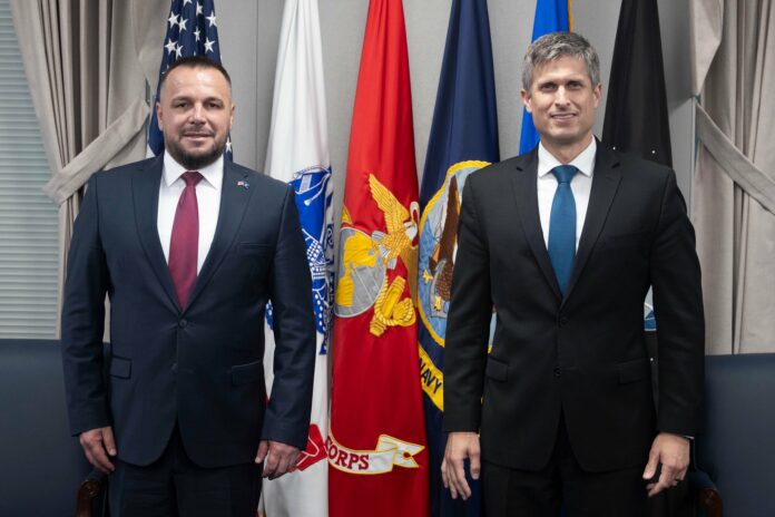 Maqedonci takon ndihmëssekretarin amerikan të Luftës, diskutohet thellimi i bashkëpunimit Kosovë-SHBA
