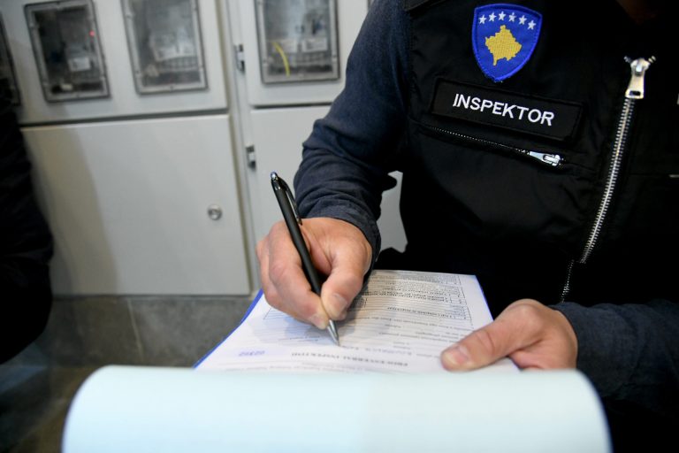 MINTI e gjobit me 40 mijë euro KEDS-in për çështjen e njehsorëve