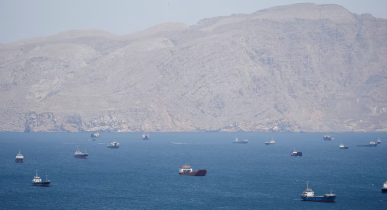 SHBA nis shoqërimin e anijeve në Hormuz, Irani paralajmëron për shkelje të armëpushimit