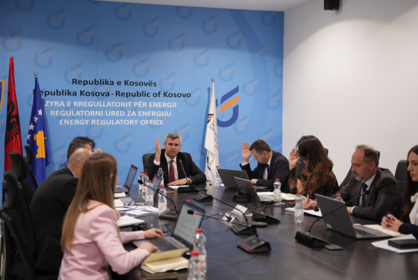 ​ZRRE ndryshon të hyrat maksimale të operatorëve, shmang shtrenjtimin e rrymës
