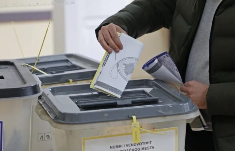 Radoniqi: 140 mijë votues më pak deri në orën 15:00, krahasuar me zgjedhjet e dhjetorit