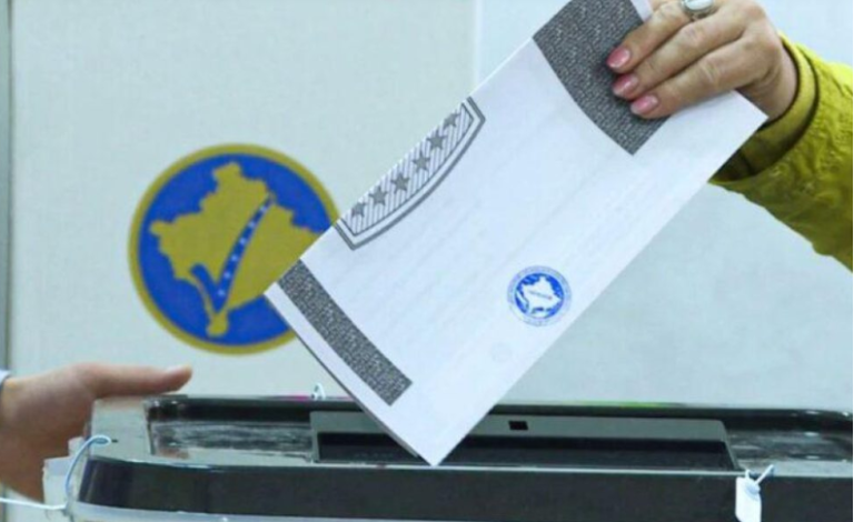 Mbyllen qendrat e votimit