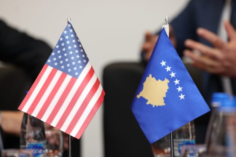 Ambasada amerikane: Bashkohuni në një partneritet afatgjatë me Amerikën për të siguruar të ardhmen energjetike