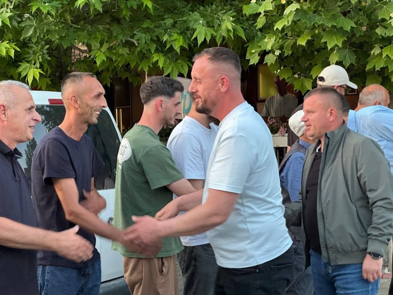 Arben Gega viziton disa fshatra të Suharekës: Bashkë po ndërtojmë fitoren dhe ndryshimin që i duhet Kosovës