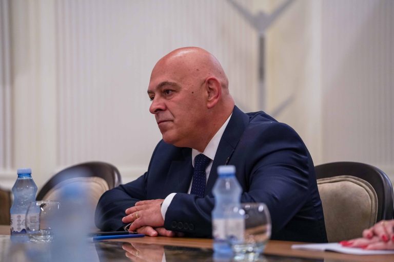 Alarmi për situatën me energjinë, Gjini zotohet për zhbllokimin e projektit të Gazit Amerikan që u ndalua nga Kurti