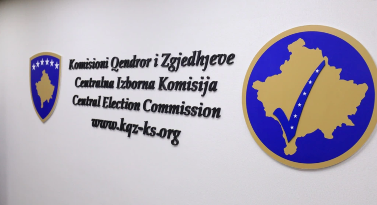 KQZ apel qytetarëve: Votimi familjar është i ndaluar dhe vepër penale