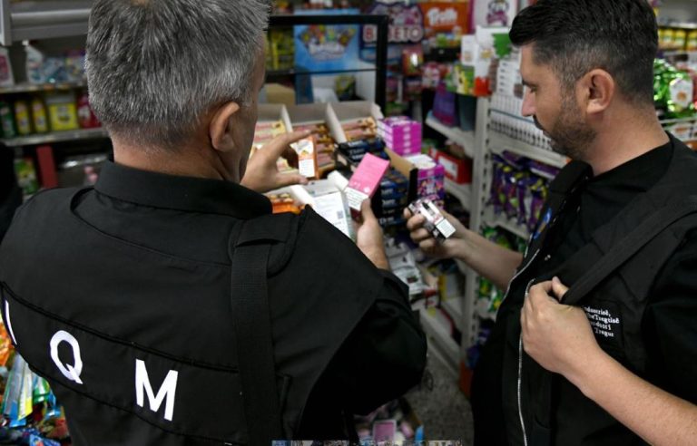 MINTI në aksion, kontrolle në bizneset pranë shkollave për shitjen e cigareve elektronike te të miturit