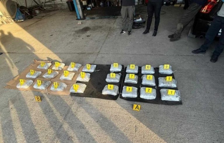 Policia arreston tre persona dhe konfiskon mbi 25 kilogramë drogë