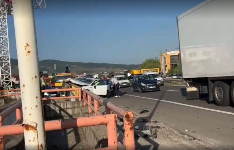 Aksidenti tragjik në Komoran| Tre të lënduarit në QKUK, njëra vajzë futet në operacion