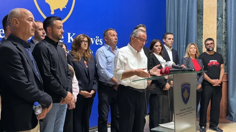 PDK dorëzon në Kuvend Projektligjin për ndryshimin e Ligjit për Dhomat e Specializuara